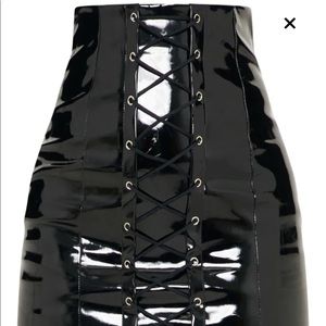 I’m selling this cute leather skirt